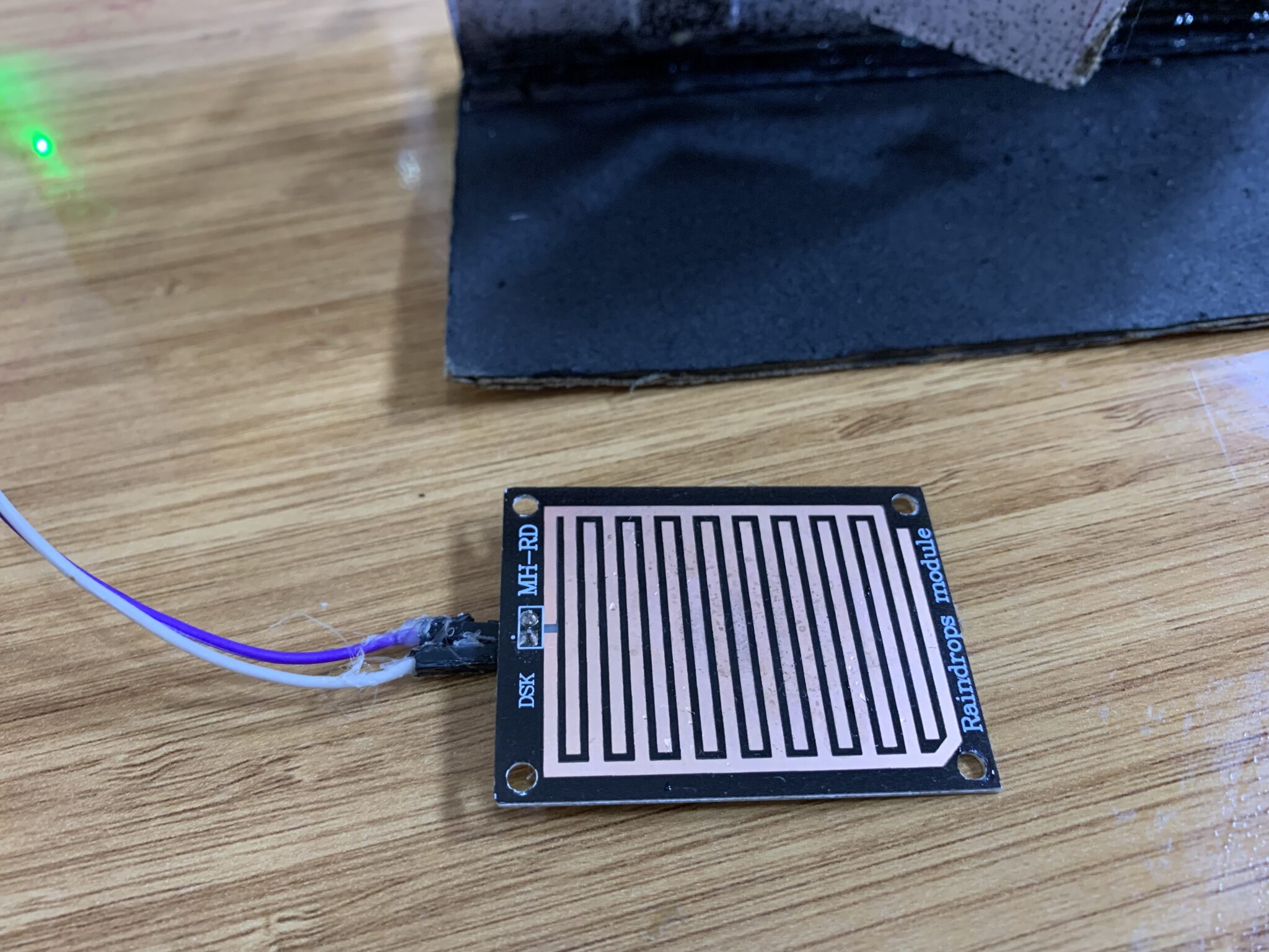 Arduino Uno R4 WiFi Rain Detection System - Upload Ideas with Itamar