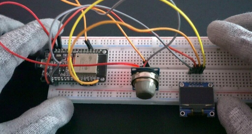 esp32-development-board-mq2-sensor-oled-display-circuit-diagram-breadboard